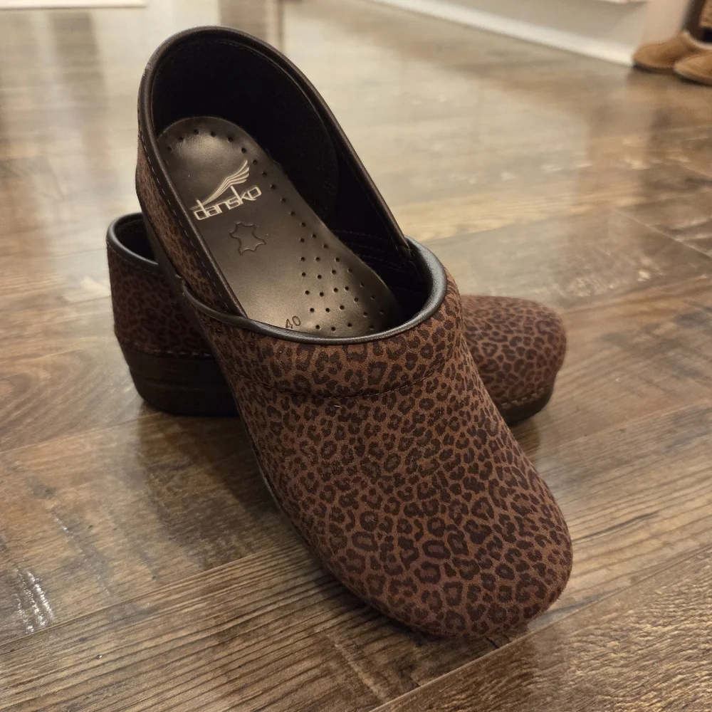 Dansko Animal Print Clogs - Size 40 - Picture 2 of 7